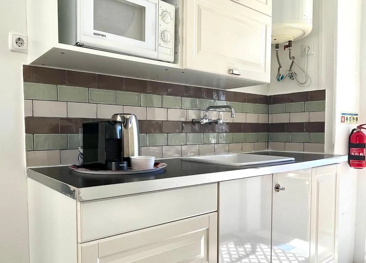 Central Hidden Gem Rustic Modern 2 Bedroom Flat Lisbona 0*,  Portogallo