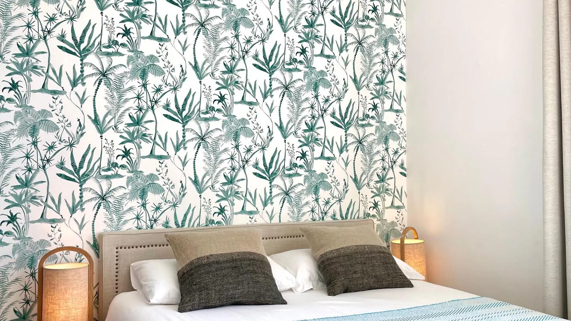 Central Hidden Gem Rustic Modern 2 Bedroom Flat Lisbona