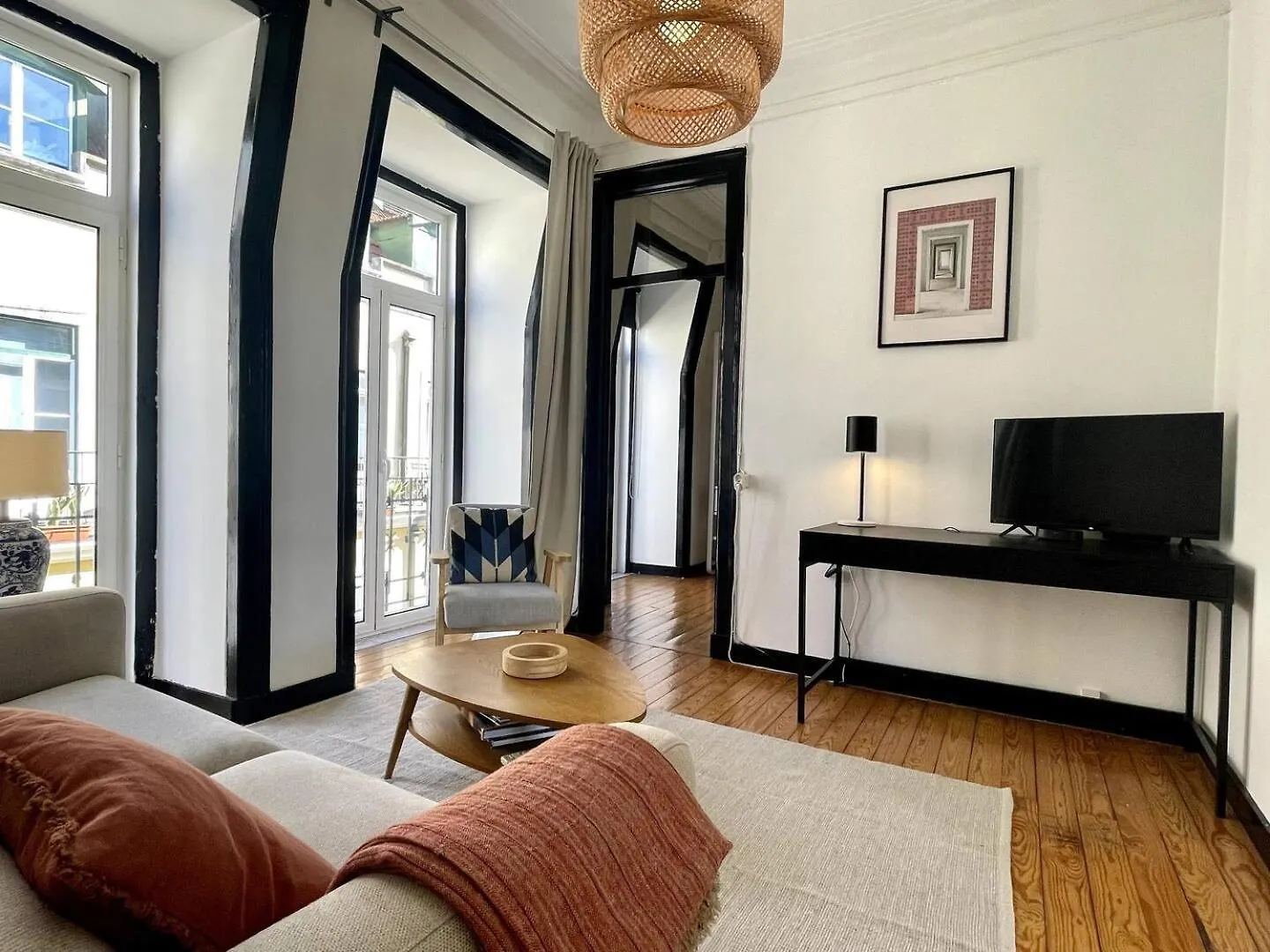 Central Hidden Gem Rustic Modern 2 Bedroom Flat Lisboa