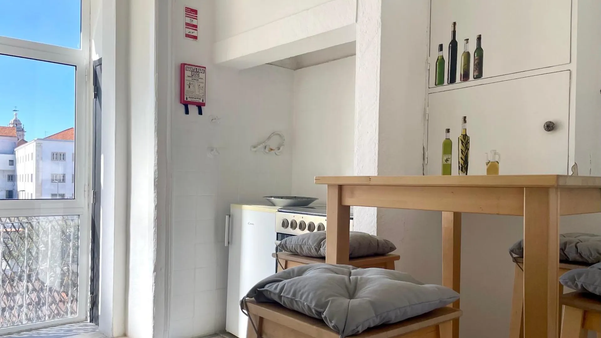 Central Hidden Gem Rustic Modern 2 Bedroom Flat Lisboa شقة