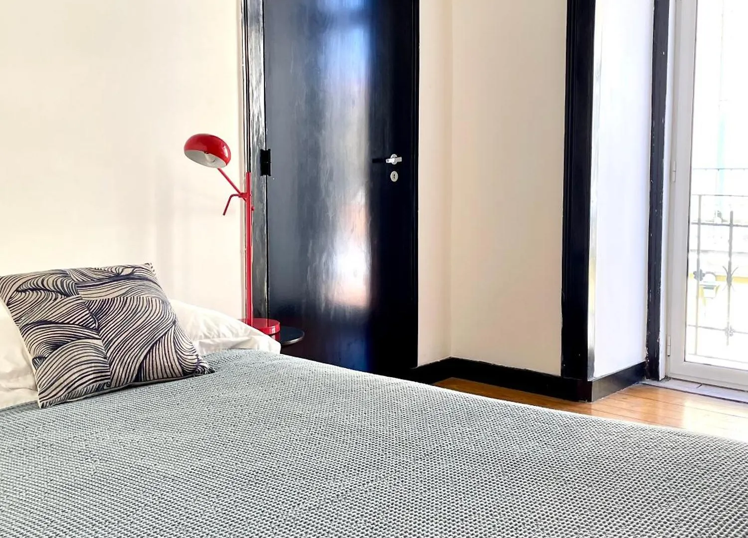 Central Hidden Gem Rustic Modern 2 Bedroom Flat Lisboa