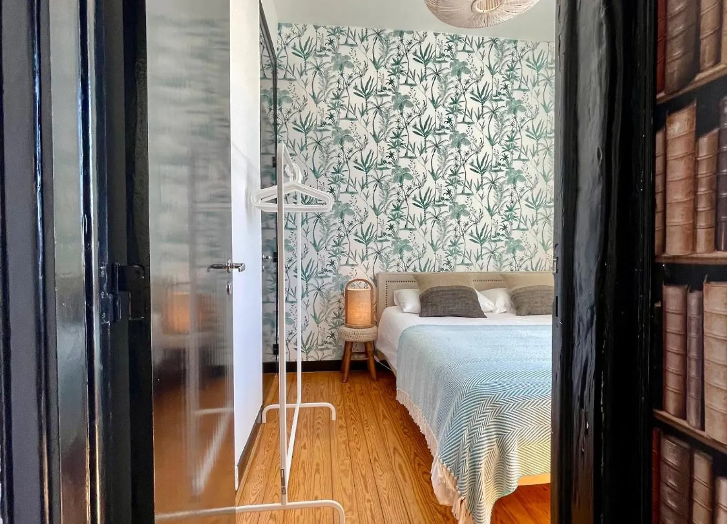 Central Hidden Gem Rustic Modern 2 Bedroom Flat Lisboa شقة